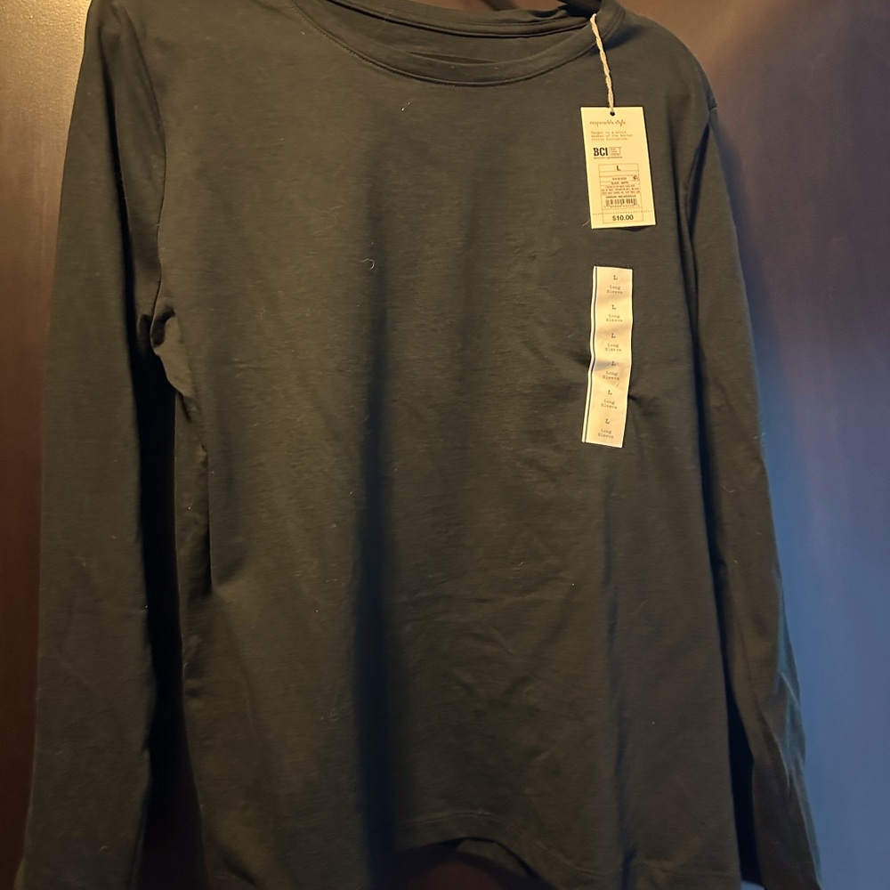 NWT. Plain black crew neck long sleeve T shirt. Large